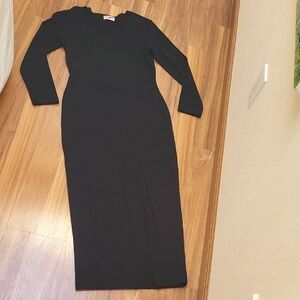 Classic Black Long-Sleeve Maxi Dress — Timeless Everyday Style